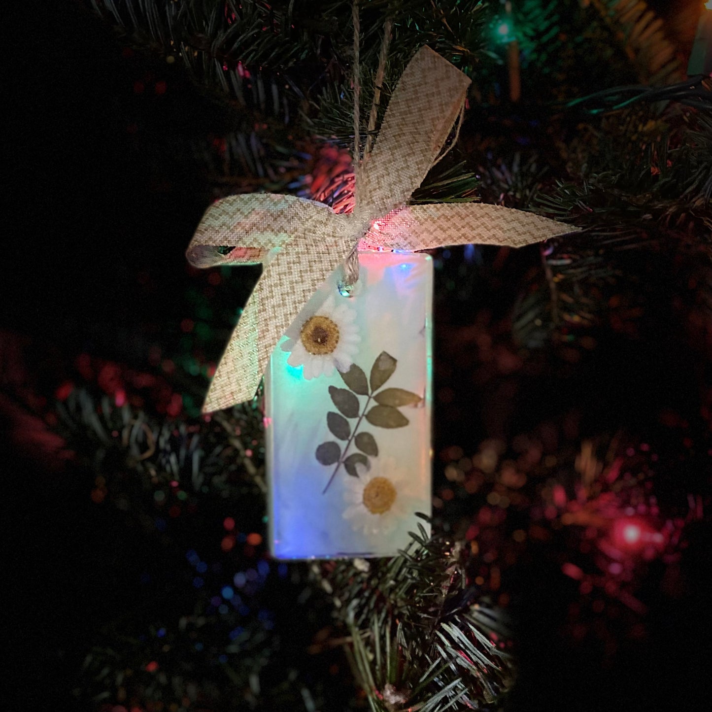 Handmade Resin Christmas Ornament | Daisies