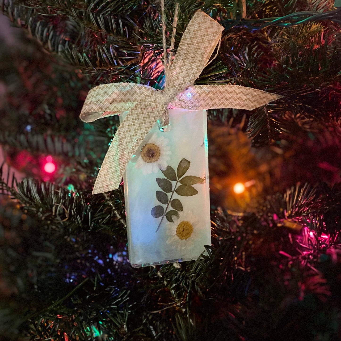 Handmade Resin Christmas Ornament | Daisies